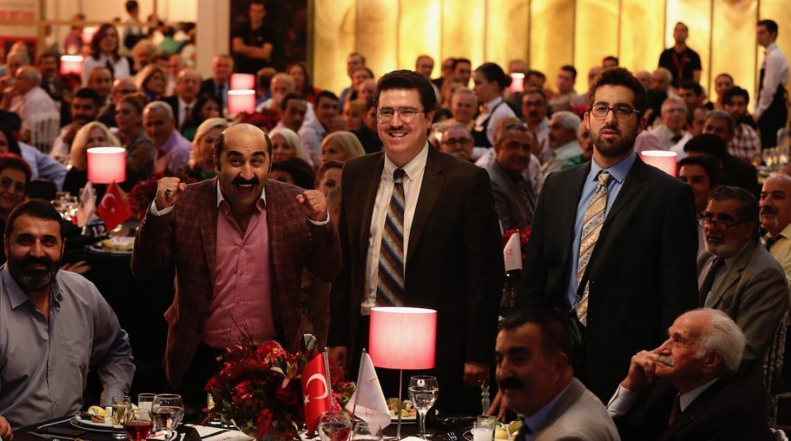 BAYİ TOPLANTISI FİLMİ OYUNCULARI VE KONUSU: Bayi toplantısı filmi konusu nedir, oyuncuları kimler, kaç yılında çekildi