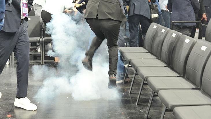 Fenerbahçe-Beşiktaş derbisindeki olaylardan kareler