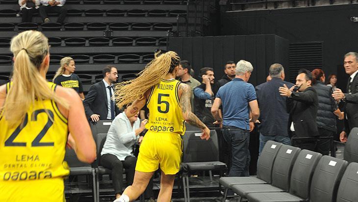 Fenerbahçe-Beşiktaş derbisindeki olaylardan kareler