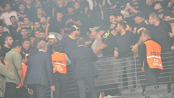 Fenerbahçe-Beşiktaş derbisindeki olaylardan kareler