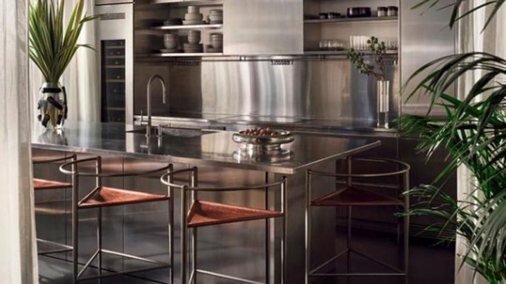 Serenay Sarıkaya evinin kapılarını ilk kez açtı Leopar desenli koltuk dikkat çekti