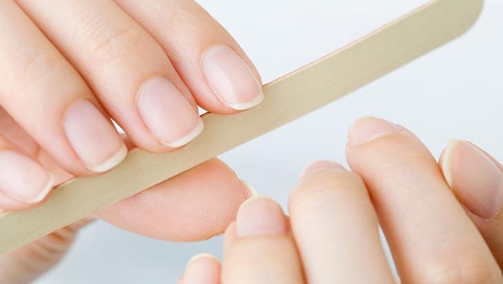 Manikürün püf noktası bu kadar kolaymış Bir kat baz sürülmeli