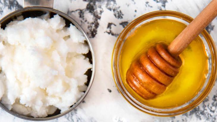 BAL VE HİNDİSTAN CEVİZİ YAĞI İLE NEM BOMBASI BAL VE HİNDİSTAN CEVİZİ YAĞI İLE NEM BOMBASI