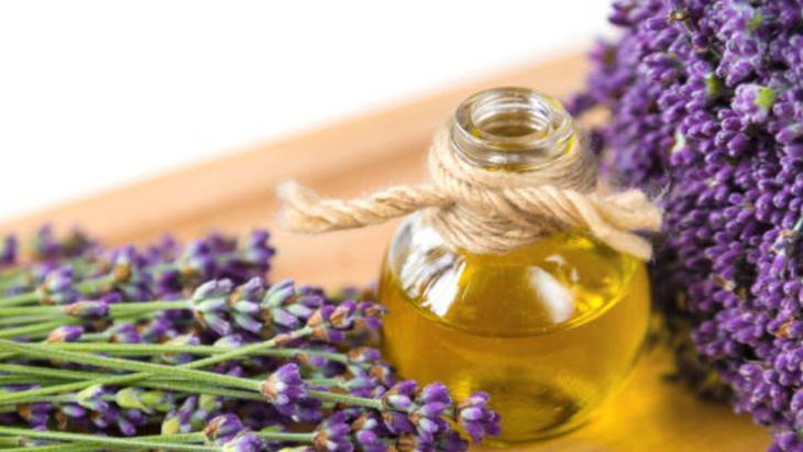 LAVANTA YAĞI VE JOJOBA YAĞI İLE YATIŞTIRICI BAKIM LAVANTA YAĞI VE JOJOBA YAĞI İLE YATIŞTIRICI BAKIM