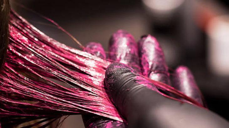 Yüze, göze bulaşan saç boyasının çaresi Bekletip durulayın, anında çözülecek