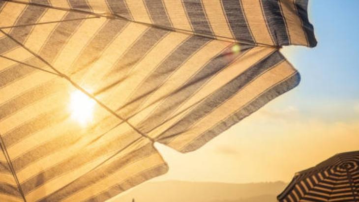 Görenler 20lik genç kız sanıyor Ünlü oyuncudan güzellik tüyosu: Şemsiye bile taşırım