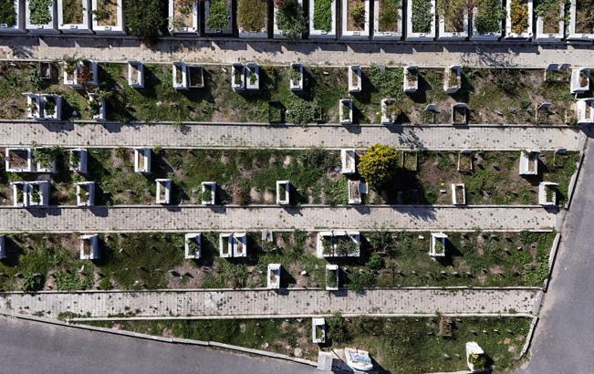 Kapatılan hastanenin yakınındaki bebek mezarlığından şok görüntü Kapatılan hastanenin yakınındaki bebek mezarlığından şok görüntü