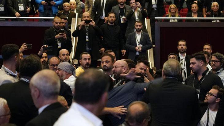 Beşiktaş Genel Kurulundaki olaylardan kareler