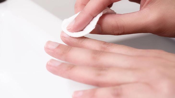 Aseton deyip geçmeyin Çıkarmadığı tek bir leke bile yok Aseton deyip geçmeyin Çıkarmadığı tek bir leke bile yok