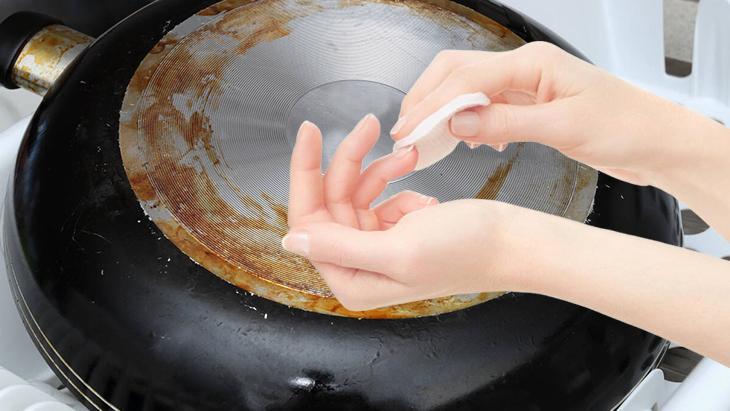 Aseton deyip geçmeyin Çıkarmadığı tek bir leke bile yok Aseton deyip geçmeyin Çıkarmadığı tek bir leke bile yok