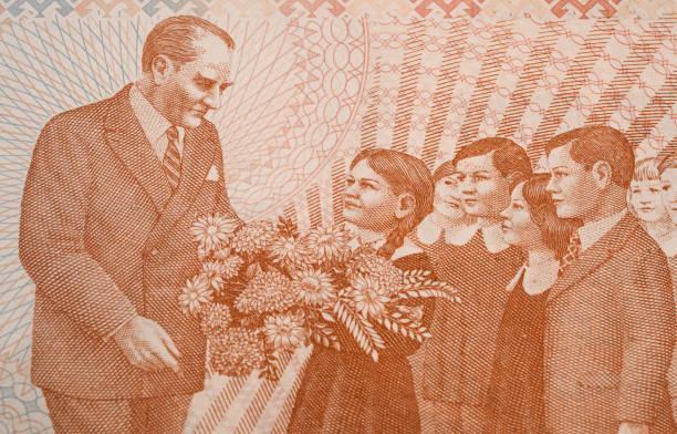29 Ekim Cumhuriyet Bayramı coşkusu Kutlama mesajları, Atatürk sözleri...Okullarda yüz yüze, sosyal medyada 29 Ekim Cumhuriyet Bayramı tebrik, gurur paylaşımları, resimleri
