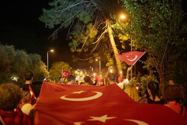 29 Ekim Cumhuriyet Bayramı coşkusu Kutlama mesajları, Atatürk sözleri...Okullarda yüz yüze, sosyal medyada 29 Ekim Cumhuriyet Bayramı tebrik, gurur paylaşımları, resimleri