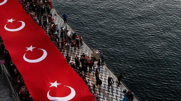 350 METRELİK DEV TÜRK BAYRAĞIYLA FENER ALAYI