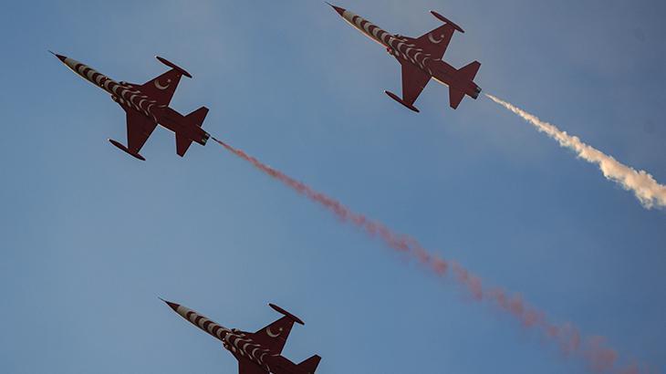 29 Ekim Cumhuriyet Bayramında nefes kesen gösteri Türk Yıldızları izleyicileri hayran bıraktı 29 Ekim Cumhuriyet Bayramında nefes kesen gösteri Türk Yıldızları izleyicileri hayran bıraktı