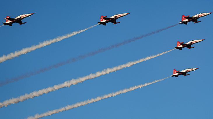 29 Ekim Cumhuriyet Bayramında nefes kesen gösteri Türk Yıldızları izleyicileri hayran bıraktı 29 Ekim Cumhuriyet Bayramında nefes kesen gösteri Türk Yıldızları izleyicileri hayran bıraktı