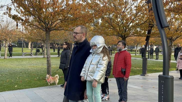 Türkiye Atasını andı... Saat 9u 5 geçe hayat 1 dakikalığına durdu