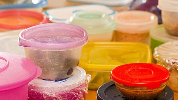 Plastik kabı saran yağı söküp atıyor Kağıt havlu yöntemi tek hamlede arındıracak