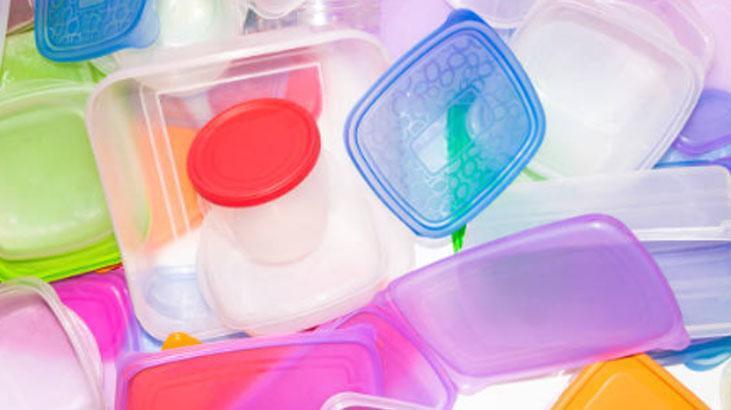 Plastik kabı saran yağı söküp atıyor Kağıt havlu yöntemi tek hamlede arındıracak