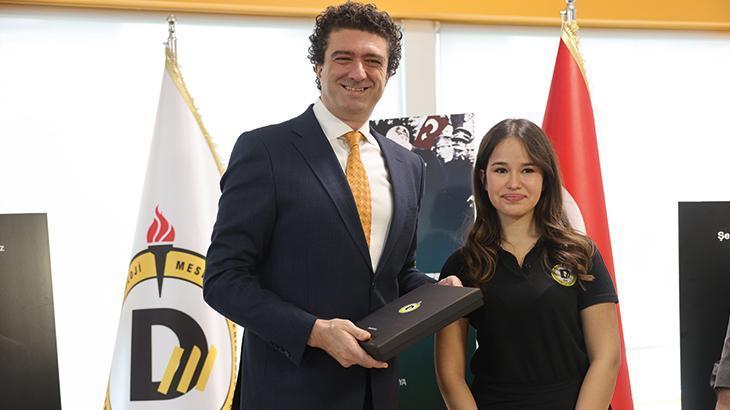 Demirören Medya Lisesi’nden anlamlı Öğretmenler Günü etkinliği