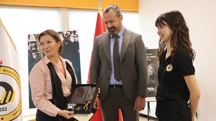 Demirören Medya Lisesi’nden anlamlı Öğretmenler Günü etkinliği