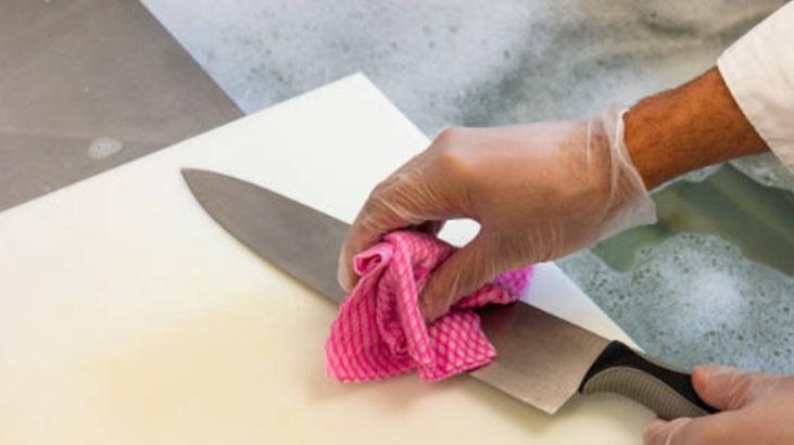 Körelen bıçakları jilet gibi keskinleştiren yöntem Soğanın üstüne dökün, sonuç harika