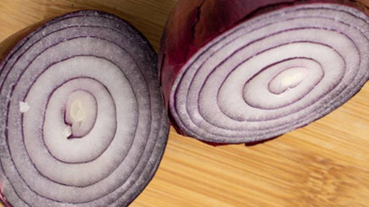 Körelen bıçakları jilet gibi keskinleştiren yöntem Soğanın üstüne dökün, sonuç harika