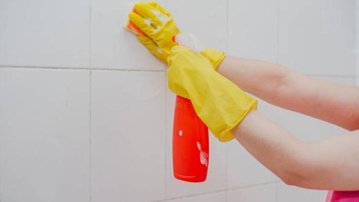 ÇAMAŞIR SODASI İLE DERZ ARASI TEMİZLİĞİ