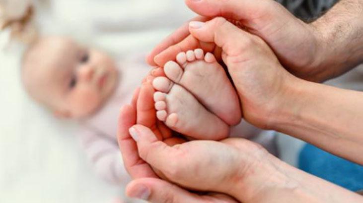 Çocuklarda çarpık ayak sorunu: Masaj yapmak işe yarıyor mu Çocuklarda çarpık ayak sorunu: Masaj yapmak işe yarıyor mu