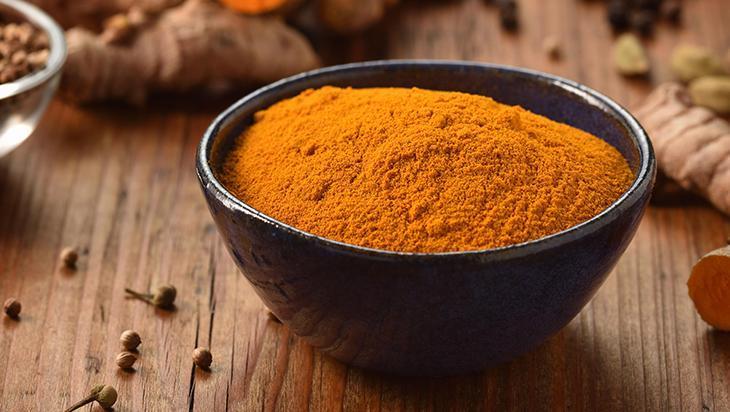 Zerdeçal mucize yaratıyor 4 haftada şaşırtan değişim, cildi taş gibi sıkılaştırıyor