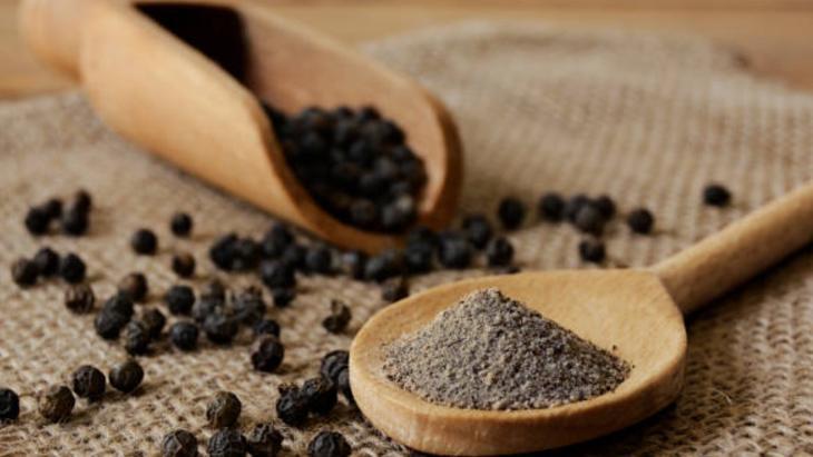 Çamaşırların rengini koruyan karabiber mucizesi 1 çay kaşığı eklemek gerekiyor