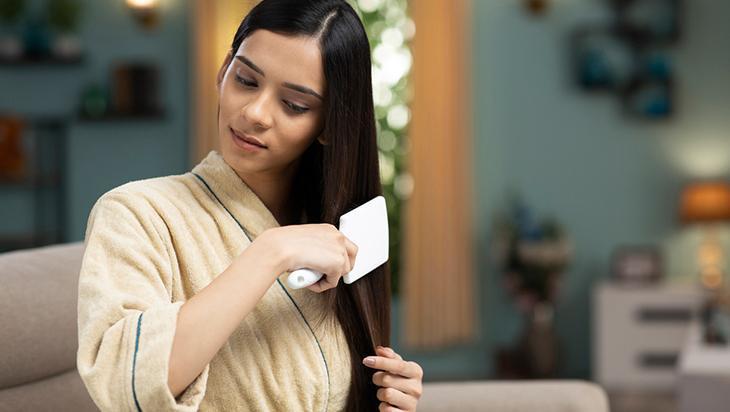 Kışın iyice keçeye dönen saçların çaresi Birkaç damlası yumuşacık yapıyor