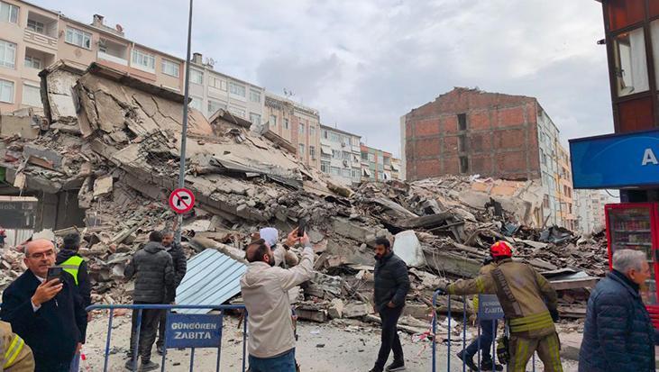 Son dakika: Güngören'de bina çöktü! Çok sayıda ekip sevk edildi