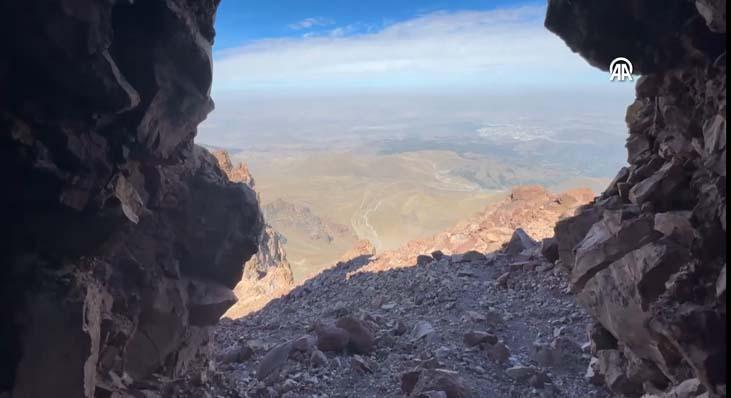 Erciyesin zirvesindeki gizem Çok fazla kişi bilmiyor: Gören, duyan merak ediyor
