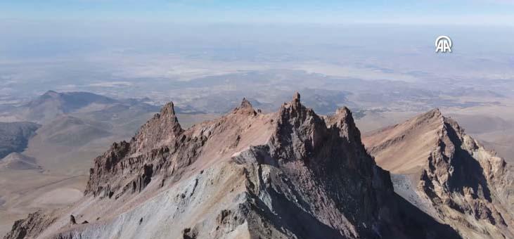 Erciyesin zirvesindeki gizem Çok fazla kişi bilmiyor: Gören, duyan merak ediyor