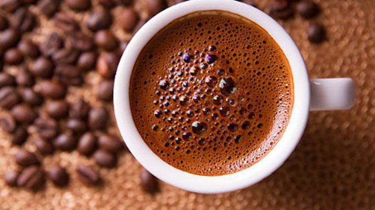 En bolundan köpüklü Türk kahvesi böyle yapılır Püf noktası kuru kaşıktaymış En bolundan köpüklü Türk kahvesi böyle yapılır Püf noktası kuru kaşıktaymış