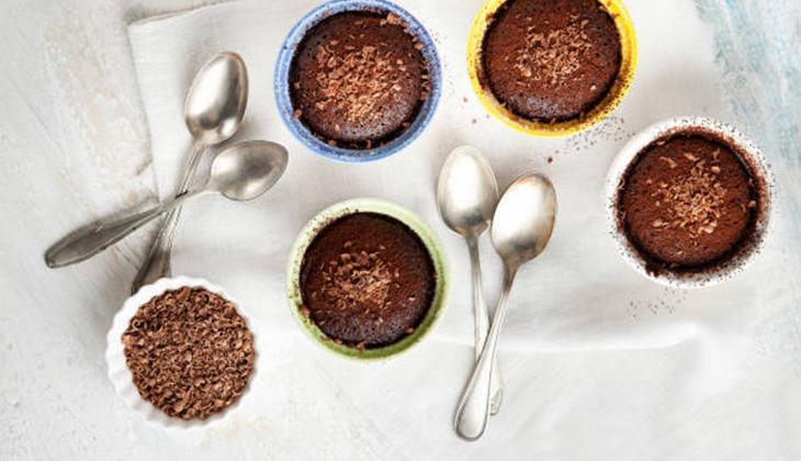 Büyük Fincanlara dökün: