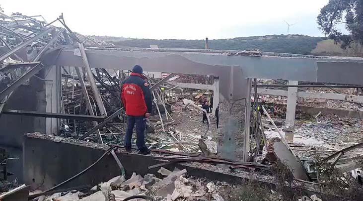 Balıkesirde mühimmat fabrikasında patlama İşte ilk görüntüler...