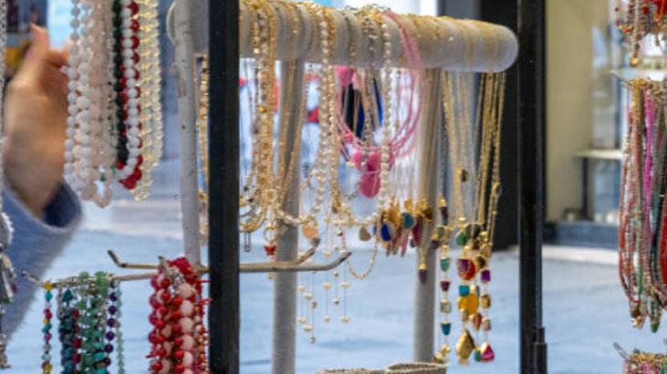 Düğüm olduysa kolayı var Zinciri dolanmış takıları tek hamlede çözen yöntem Düğüm olduysa kolayı var Zinciri dolanmış takıları tek hamlede çözen yöntem