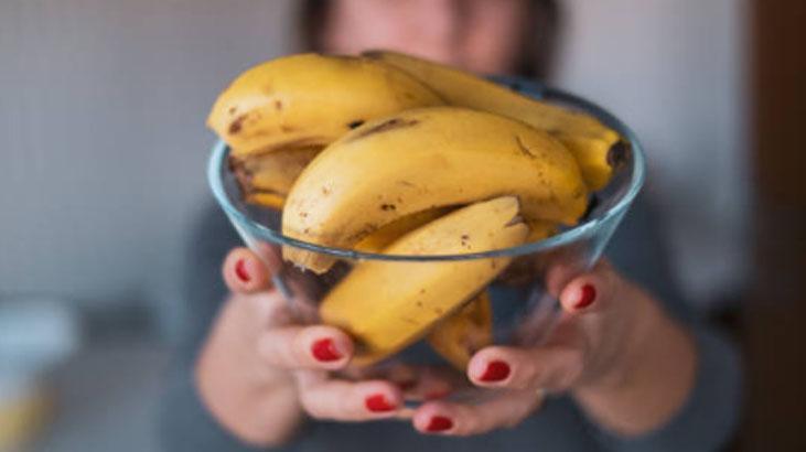 70 yaşındayken bile 40 gösteriyor Japonların güzellik sırrı: Muz kabuğuyla siliyorum