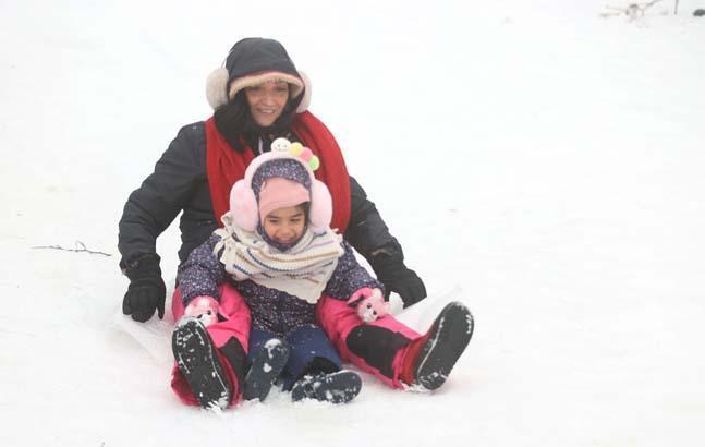 Trakyanın Uludağı Kar yağışı ile birlikte akın ettiler
