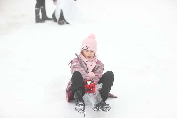 Trakyanın Uludağı Kar yağışı ile birlikte akın ettiler