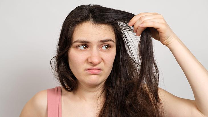 Saç sirkesinden gelen mucize 3 yemek kaşığı yeter de artar bile, dökülmeye birebir