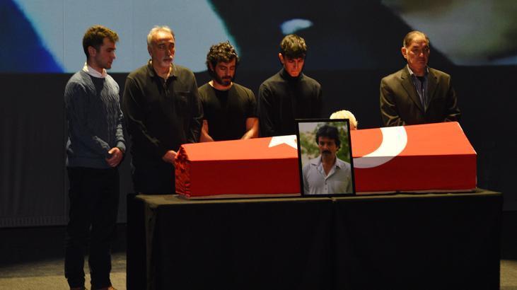 Son dakika... Ferdi Tayfura son veda Sevenleri akın etti