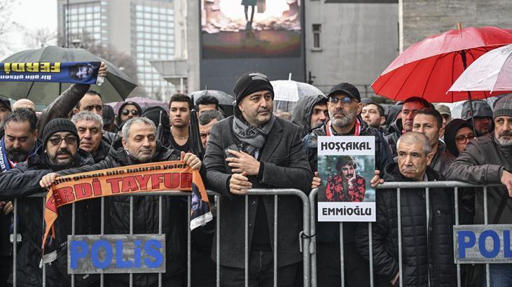 Son dakika... Ferdi Tayfura son veda Sevenleri akın etti