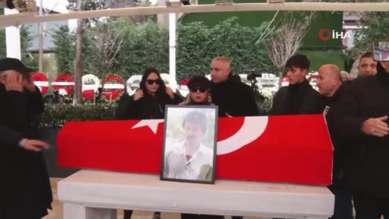 Son dakika haberi: Ferdi Tayfurun cenazesinde kavga Tuğçe Tayfur ve Şirin Gözalıcı küfür ederek birbirine girdi