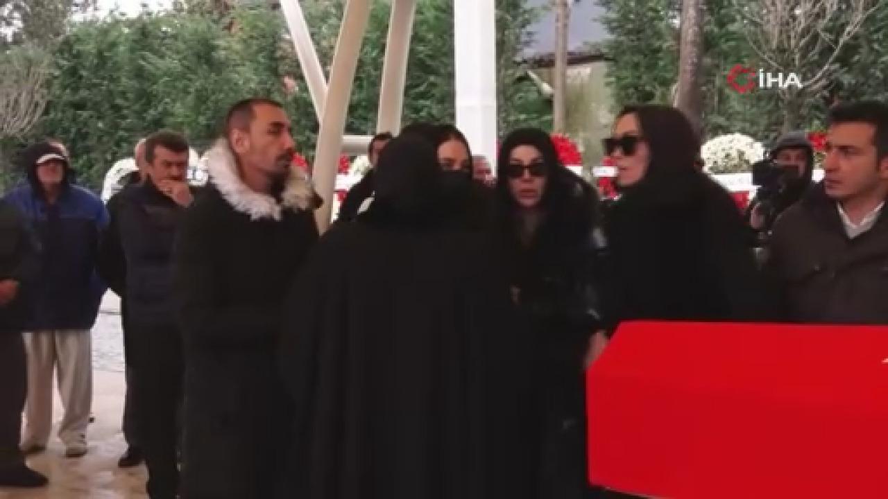 Son dakika haberi: Ferdi Tayfurun cenazesinde kavga Tuğçe Tayfur ve Şirin Gözalıcı küfür ederek birbirine girdi
