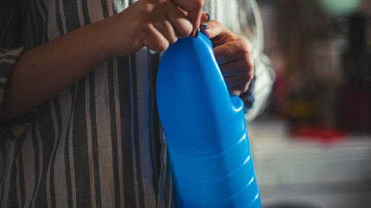 Eve sinen çamaşır suyu kokusunu emiyor Dilimleyip kasede bekletin, sonuç müthiş Eve sinen çamaşır suyu kokusunu emiyor Dilimleyip kasede bekletin, sonuç müthiş