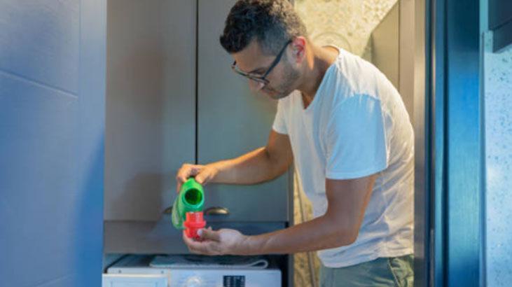 Eve sinen çamaşır suyu kokusunu emiyor Dilimleyip kasede bekletin, sonuç müthiş Eve sinen çamaşır suyu kokusunu emiyor Dilimleyip kasede bekletin, sonuç müthiş