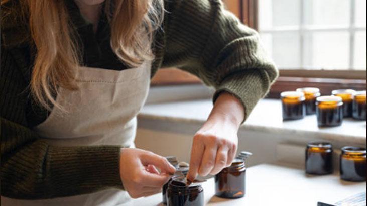 Tıkalı burunlara doğal mumlu çözüm Azıcık vicksle evde şipşak hazırlanıyor