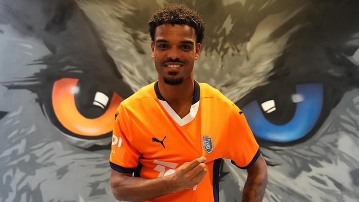 Christopher Operinin imza töreninden kareler